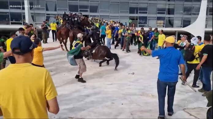 brasilia-se-prepara-para-evento-que-relembra-um-ano-dos-ataques-as-sedes-dos-tres-poderes