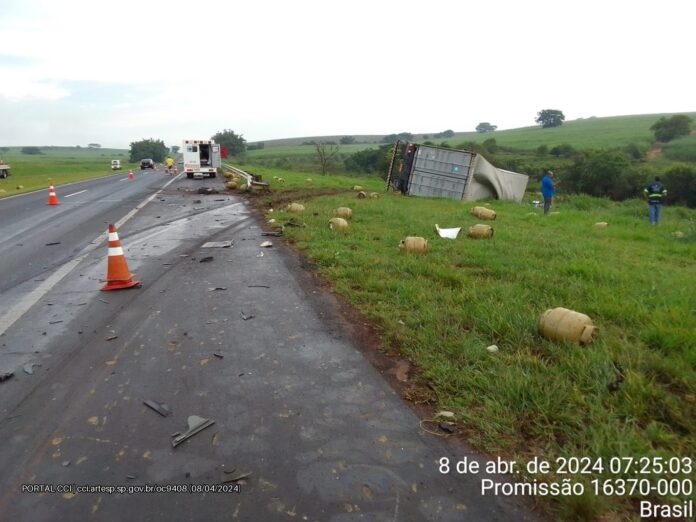 acidente-entre-duas-carretas-deixa-feridos-na-rodovia-marechal-rondon